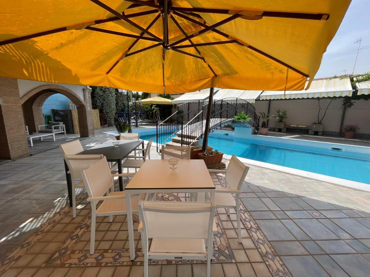 Hotel Cappuccetto Rosso Lusciano Exterior photo