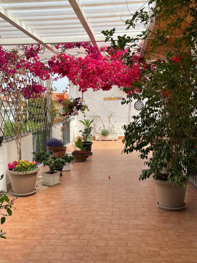 Hotel Cappuccetto Rosso Lusciano Exterior photo